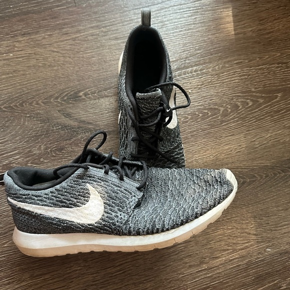 Nike Roshe - Picture 1 of 5